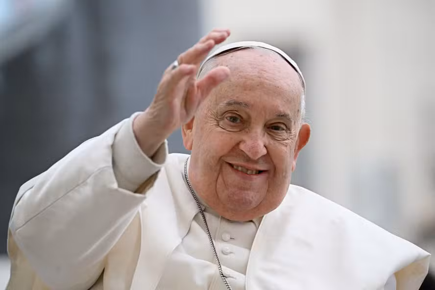 Papa Francisco passa bem a noite no hospital, informa Vaticano