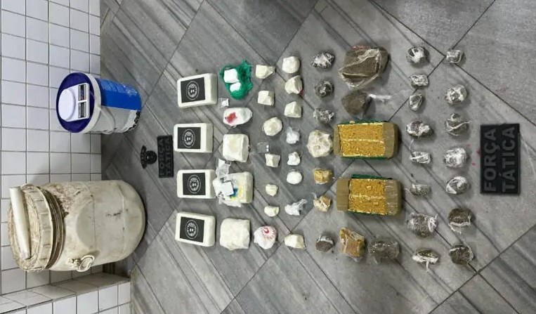 Polícia Militar apreende drogas enterradas em escola estadual no bairro de Mãe Luíza