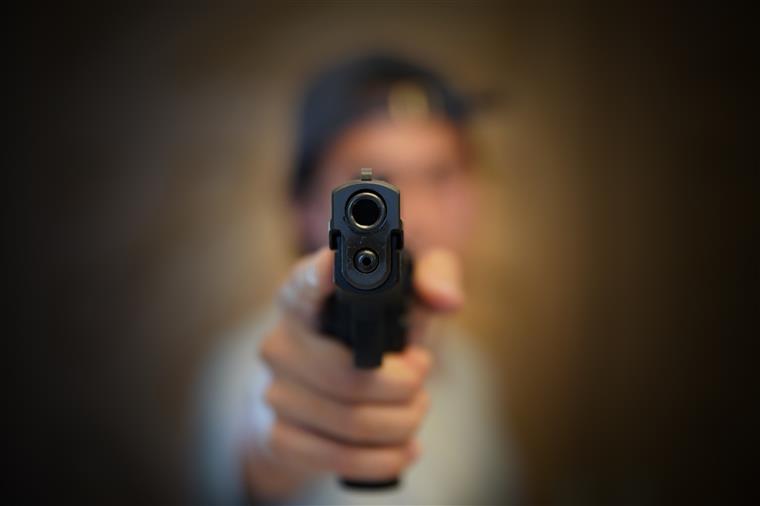Atentado contra PM e crime da mulher baleada nas dunas de Jacumã não podem ficar impunes