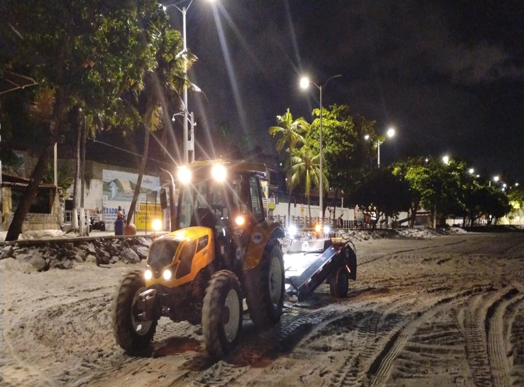 Limpeza em Ponta Negra atinge mais de 500 mil m² de areia peneirada