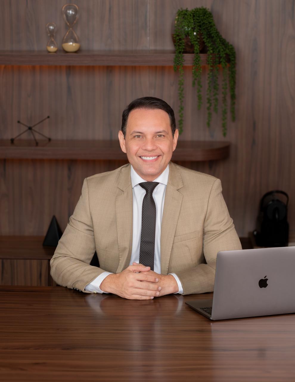 Kleber Fernandes lança obra sobre os desafios e direitos do consumidor na era digital
