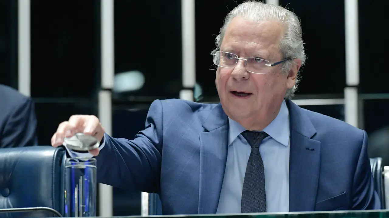 Quase metade do ministério de Lula esteve no aniversário de José Dirceu