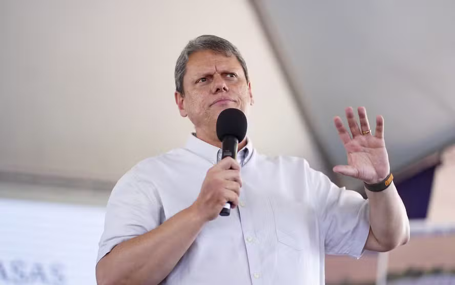 Possível voo presidencial de Tarcísio abre corrida por candidatura da direita para o governo de São Paulo tarcisio