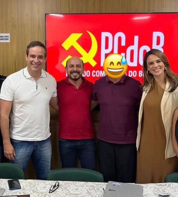 Esquerda fake cadu antenor julia arruda