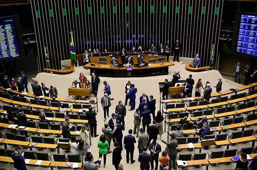 Congresso atende governo e aprova Orçamento com margem para negociar cortes