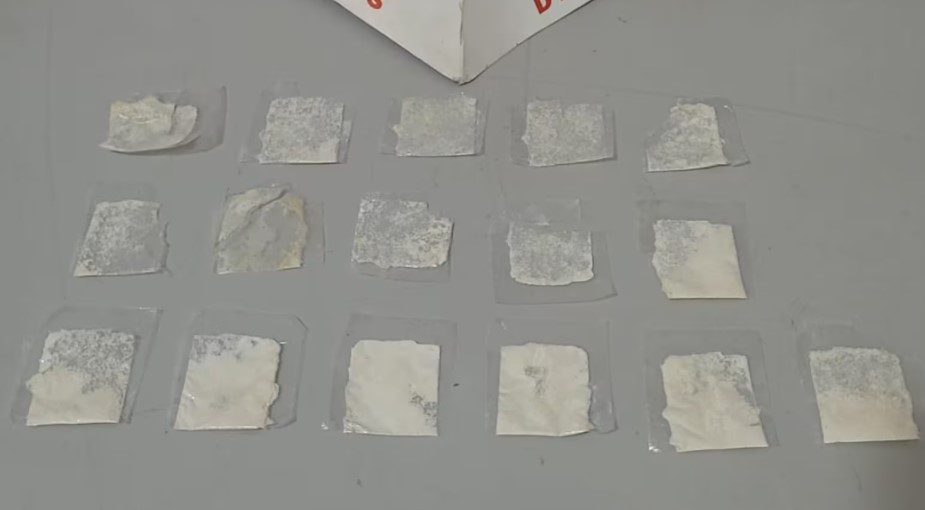 Crianças vão parar em hospital após filha de traficante confundir cocaína com doce e levar droga pra escola