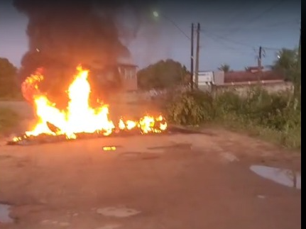 [VÍDEO] Vai virar rotina: protesto na RN002 pelas péssimas condições da estrada