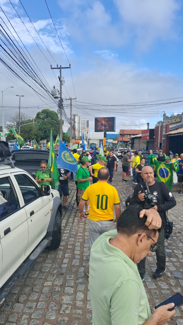 Roberto Freire em verde e amarelo