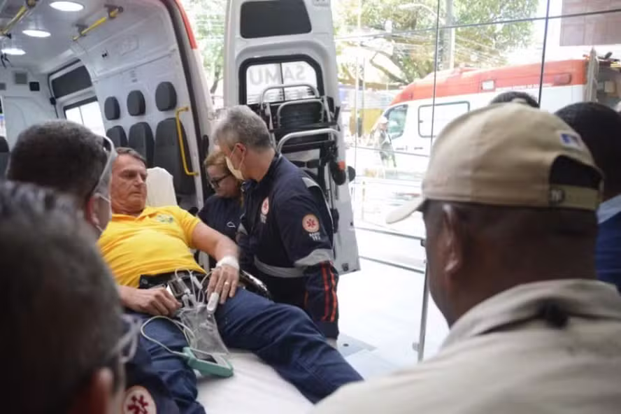 'Distensão abdominal', uso de sonda e sem necessidade de cirurgia: entenda o quadro de Bolsonaro após nova internação