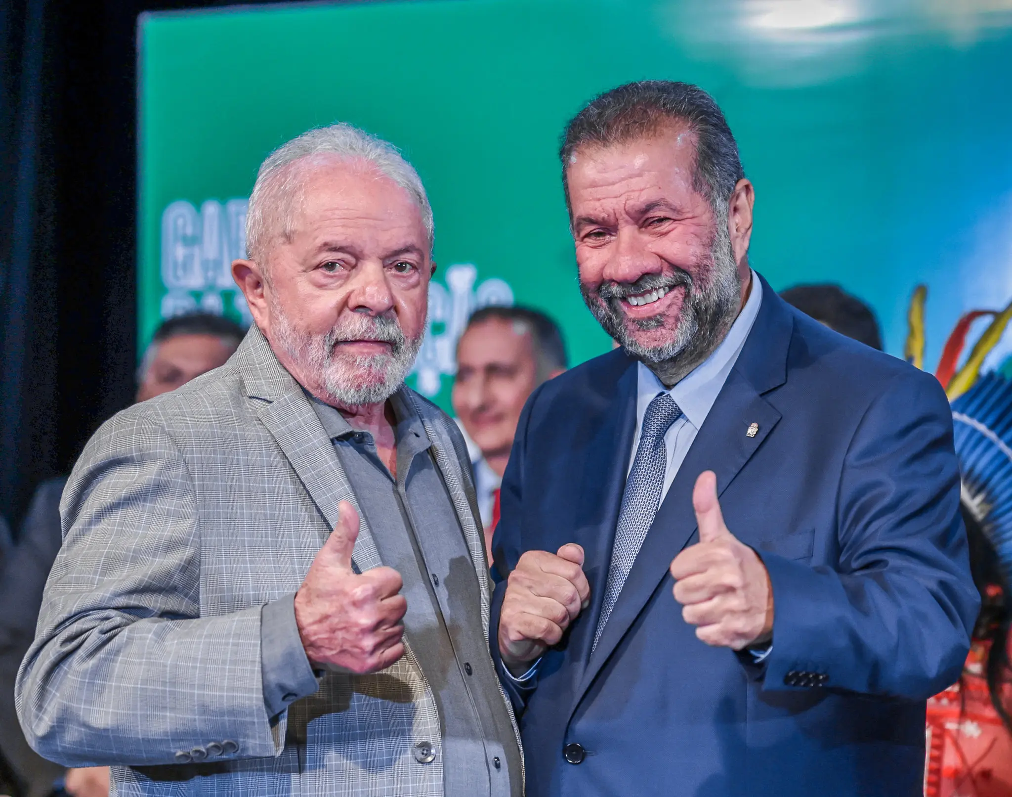 Pressão aumenta e Lula já cogita demitir Lupi, dizem auxiliares do presidente