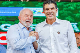 Governo Lula paga 600% mais caro por galões de água para a COP30