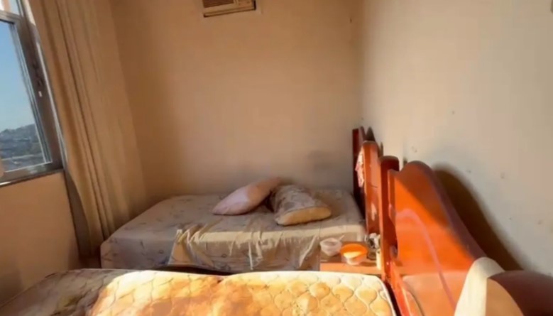 Polícia suspeita que mulher dormiu ao lado do cadáver do pai por 6 meses