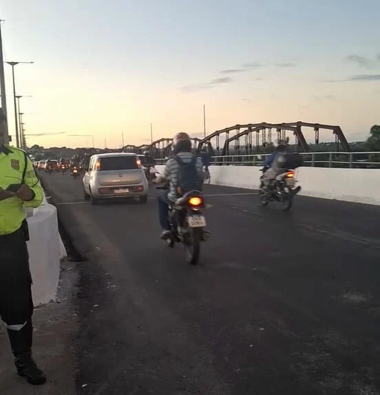 Tráfego nas quatro faixas da Ponte de Igapó é liberado após conclusão da pavimentação