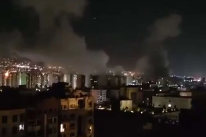 Israel ataca instalações nucleares no Irã e mata os 2 principais líderes militares do país