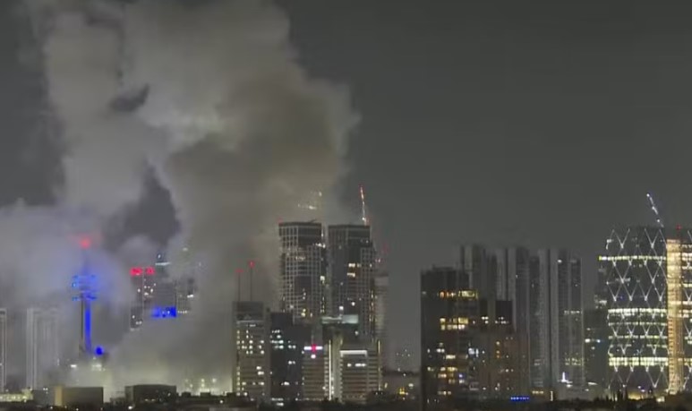 Irã lança mais de 100 mísseis balísticos a Israel, que emite alerta à população para procurar abrigo