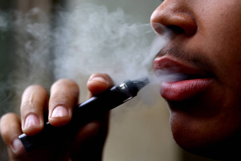 8,7% dos adolescentes dizem usar cigarro eletrônico no Brasil