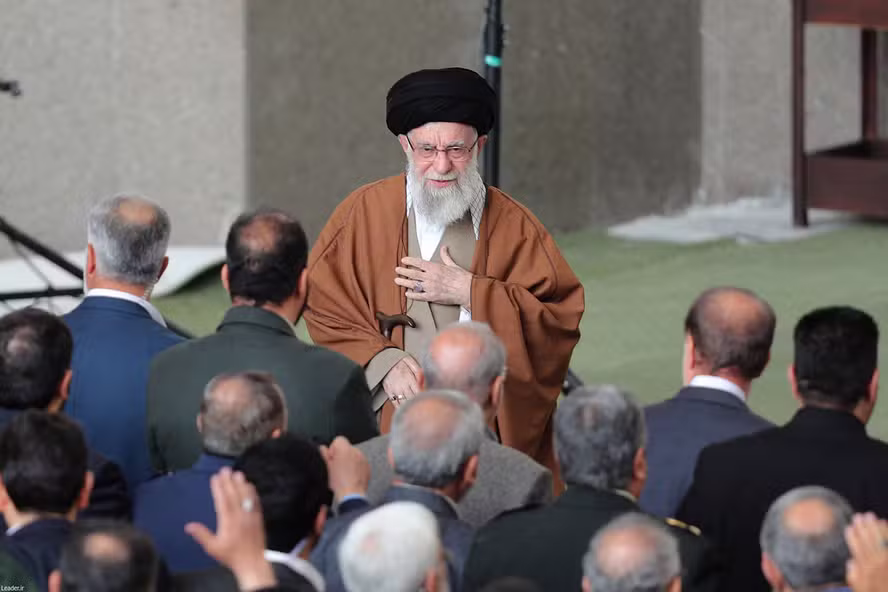 Em bunker, líder supremo do Irã teme ser assassinado e já aponta sucessores Ali Khamenei