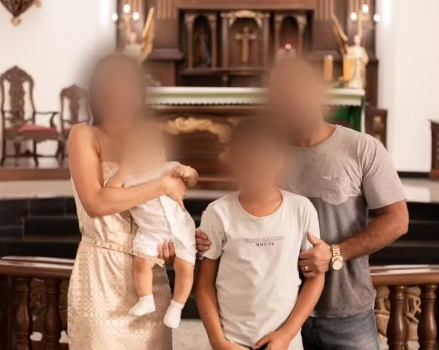 Adolescente é apreendido após confessar ter executado os pais e o irmão de três anos