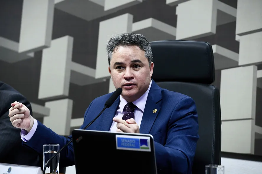 Governo tem que decidir pelo diálogo ou enfrentamento, avalia líder do União Brasil no Senado efraim filho