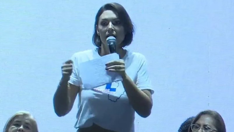 Em carta pública, Michele Bolsonaro pede para Lula “baixar armas” e deixar “desejo de vingança de lado” para evitar sanções dos EUA
