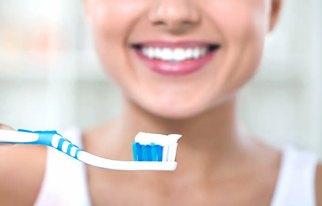 Os melhores e os piores hábitos para os seus dentes, segundo especialistas