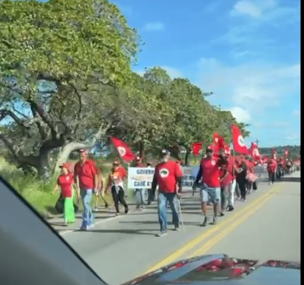 MST causa tumulto na BR-406 e impede tráfego de veículos