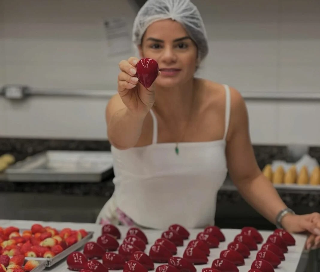 “Morango do amor”: confeitarias aumentam número de funcionários e faturam até R$ 16 mil por dia em Natal