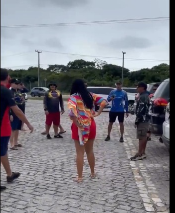 Mulher puxa arma e atira durante discussão entre envolvidos em passeio 4x4 na Barreira do Inferno