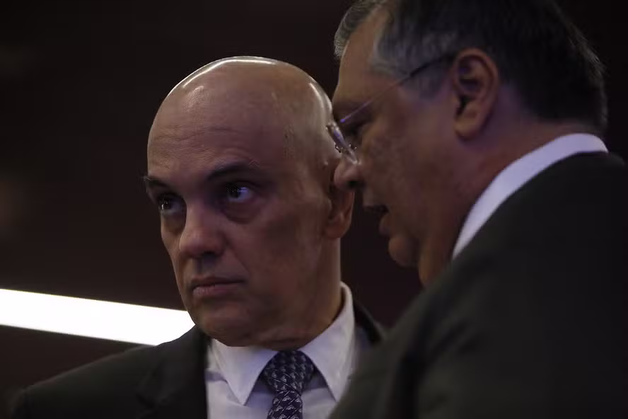 Dino presta solidariedade a Moraes após sanção com lei Magnitsky: 'Ele está apenas fazendo o seu trabalho'