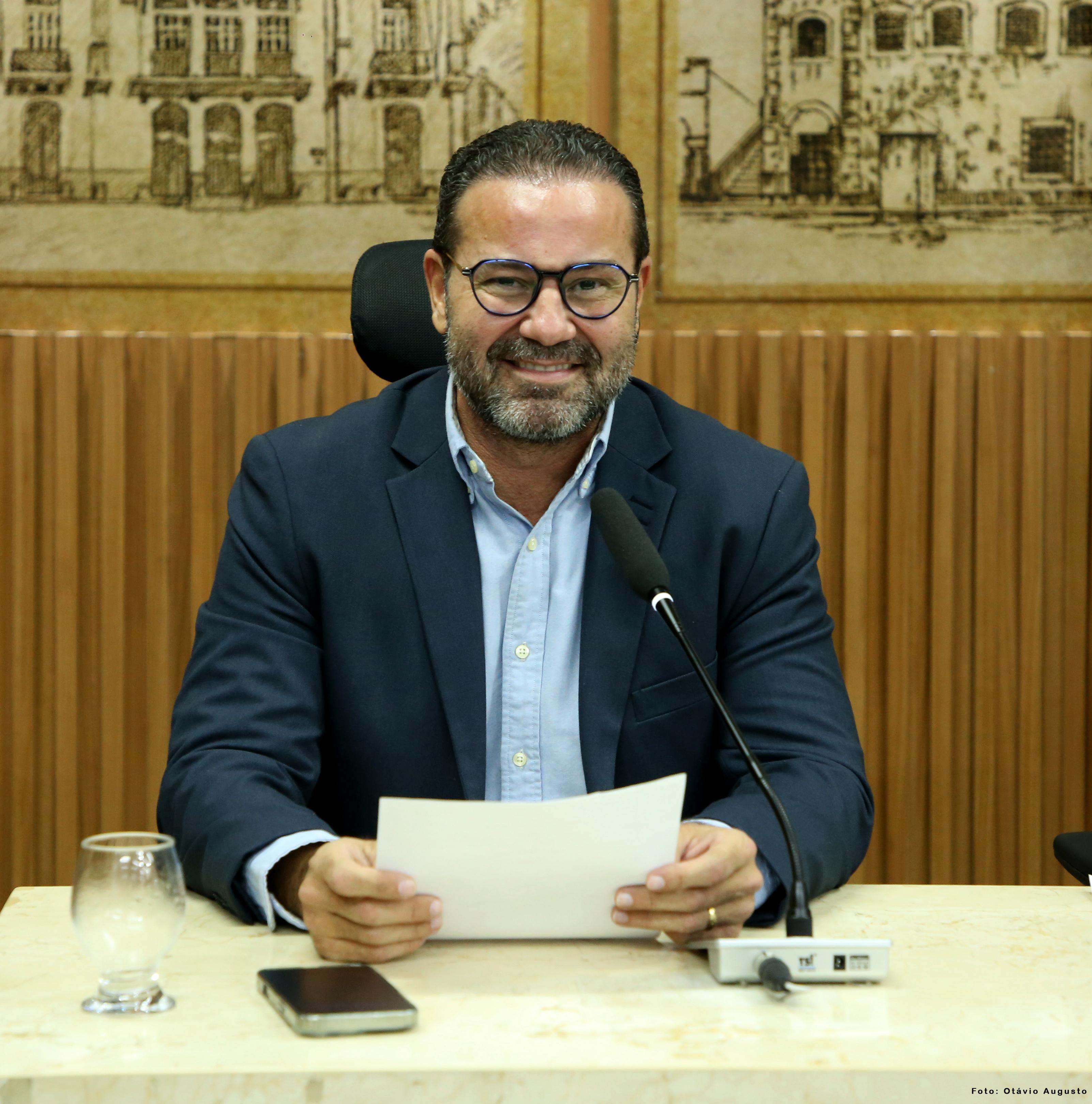 Vereador Irapoã entrega título de Cidadão Natalense a empresário Edmilson Pereira nesta quinta-feira (31)