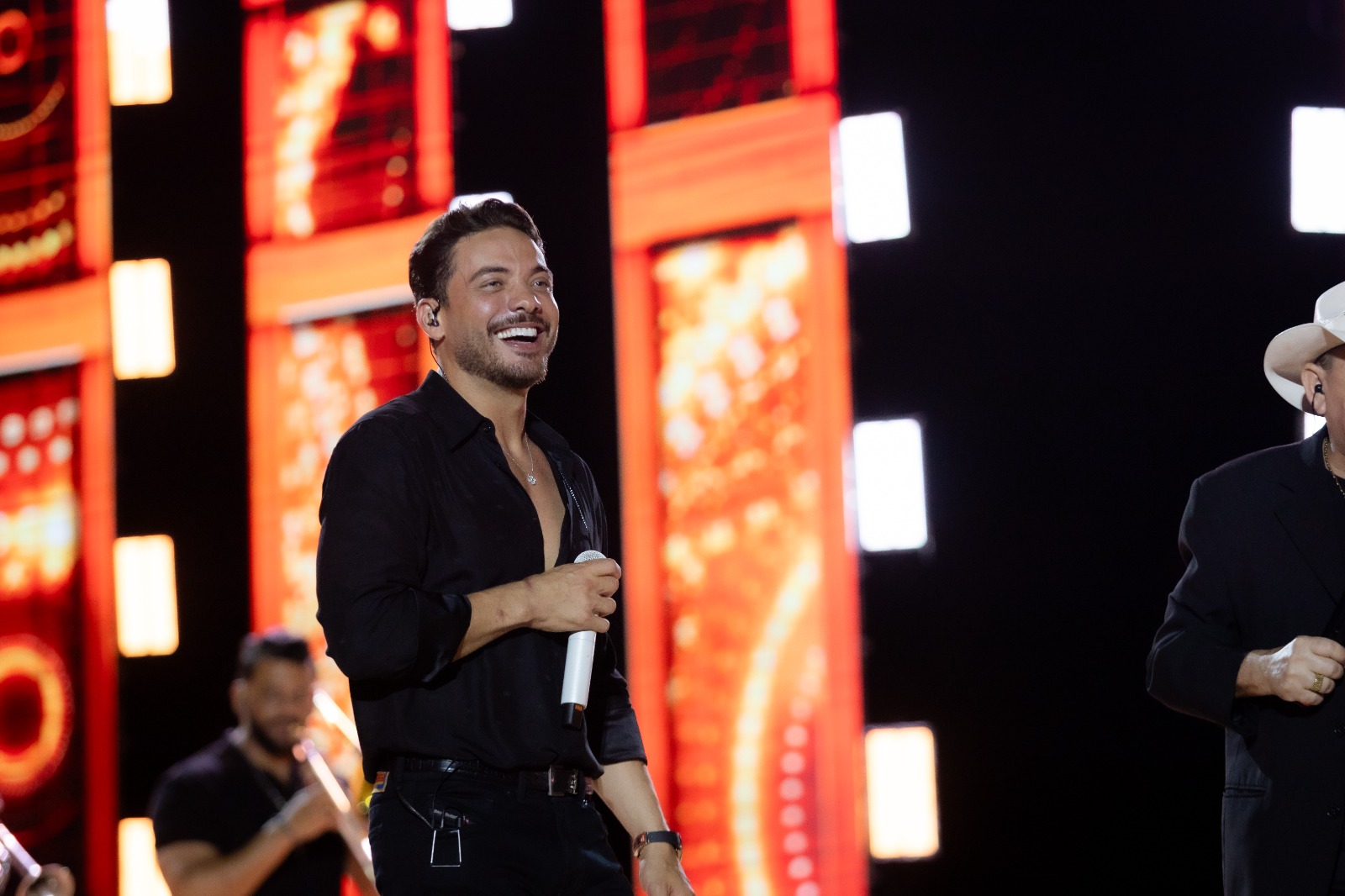 Safadão abre turnê 2025 do Garota Vip na Arena das Dunas com Natanzinho Lima, Taty Girl e Pedro Guerra