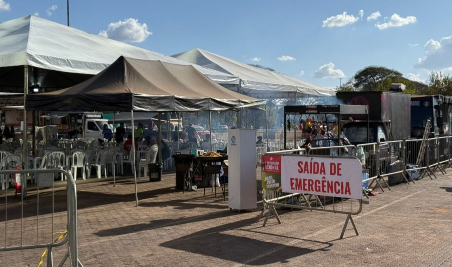PT vende bandeira palestina e bebida com Lula no rótulo