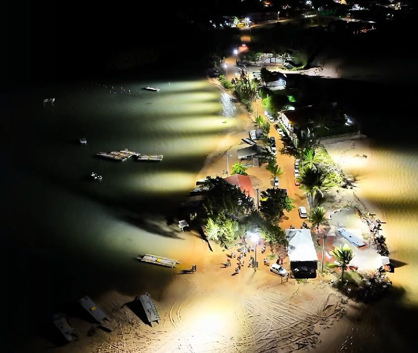 Segurança e Turismo: Prefeitura de Extremoz ilumina Barra do Rio e transforma travessia das balsas em cartão-postal noturno