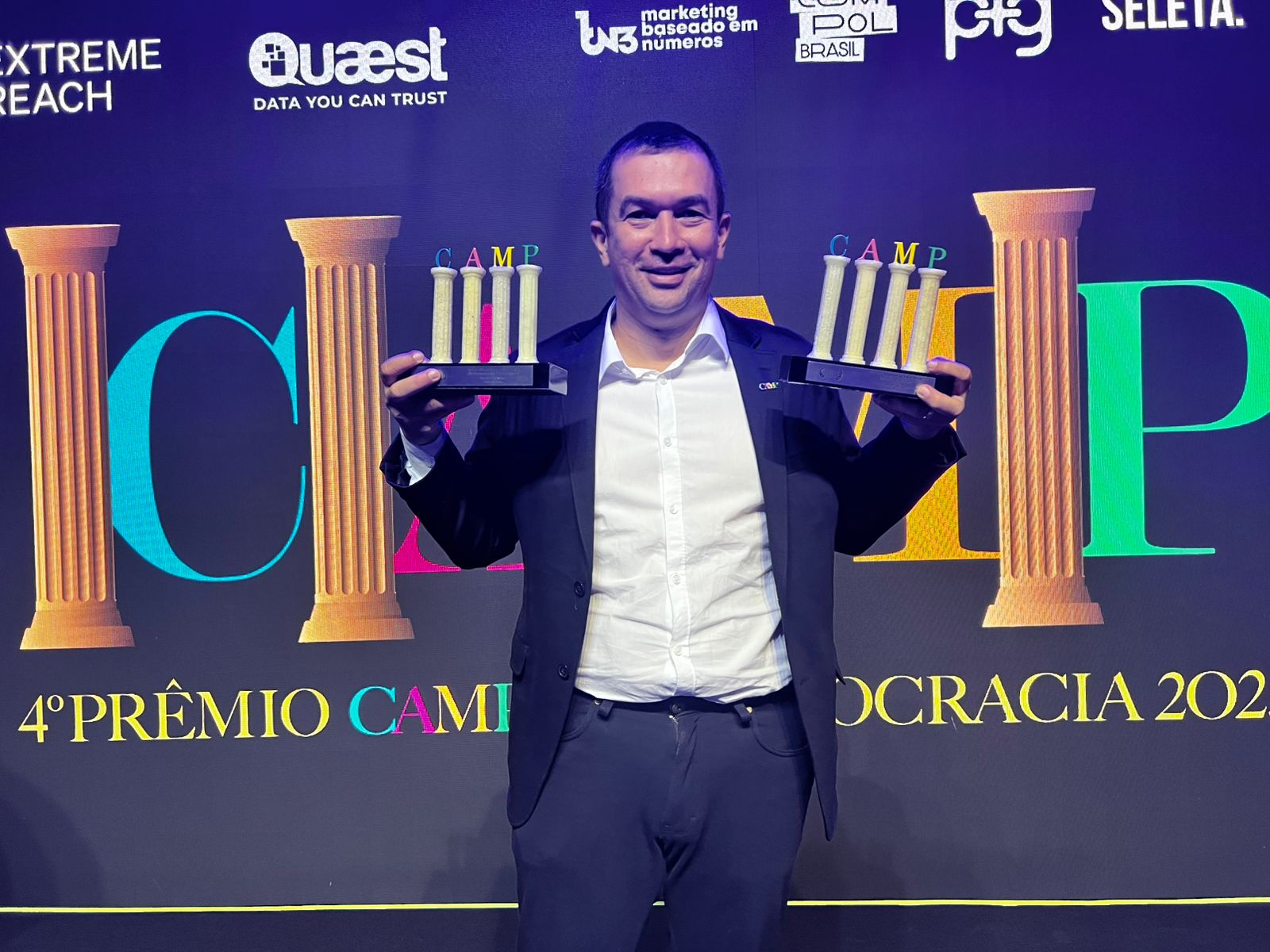 Alan Oliveira ganha dois prêmios nacionais de marketing no Camp Brasil em SP e um deles com Irapoã Nóbrega 