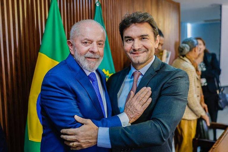 Pressionado pelo União Brasil, ministro de Lula resiste em deixar cargo e fica sob risco de expulsão da sigla