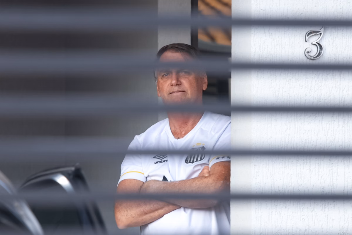ex-presidente-Jair-Bolsonaro-cumpre-pena-em-prisao-domiciliar-em-Brasilia-Metropoles-2.avif