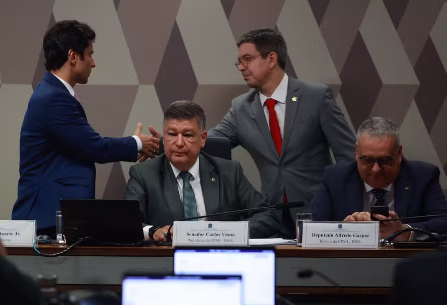 CPI manda polícia intimar Careca do INSS a depor e aprova requerimento que mira em irmão de Lula