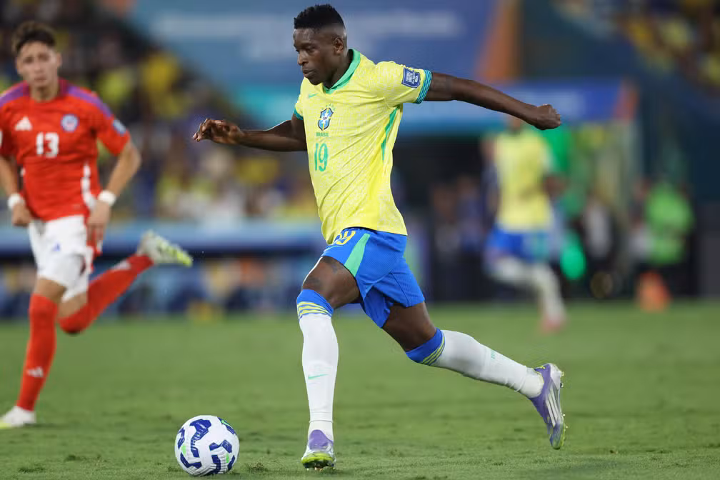 Brasil cresce no segundo tempo, fura retranca do Chile no Maracanã e vence por 3 a 0