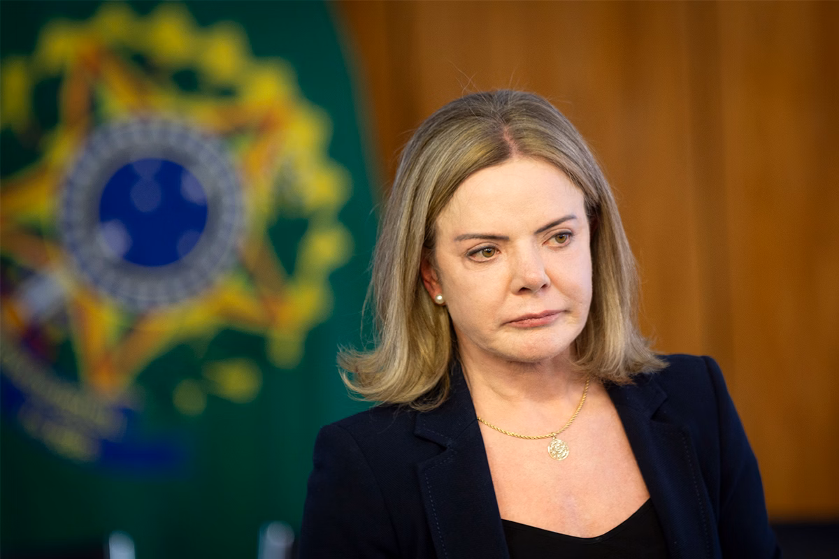 Ministra-Gleisi-Hoffmann.avif