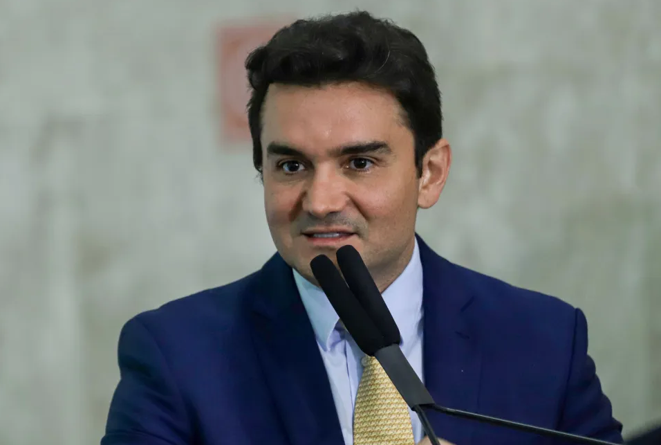 Planalto aposta em permanência de Sabino no Turismo