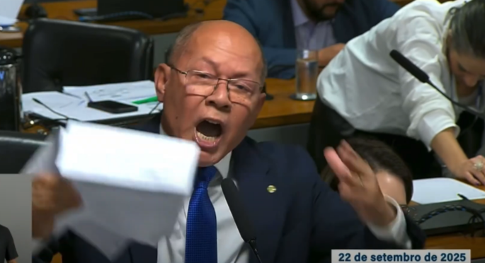 FireShot Capture 282 - (1) DEPUTADO GRITA COM DURANTE DEPOIMENTO_ “ENTREGUE QUEM ROUBOS OS_ - [www.youtube.com].png