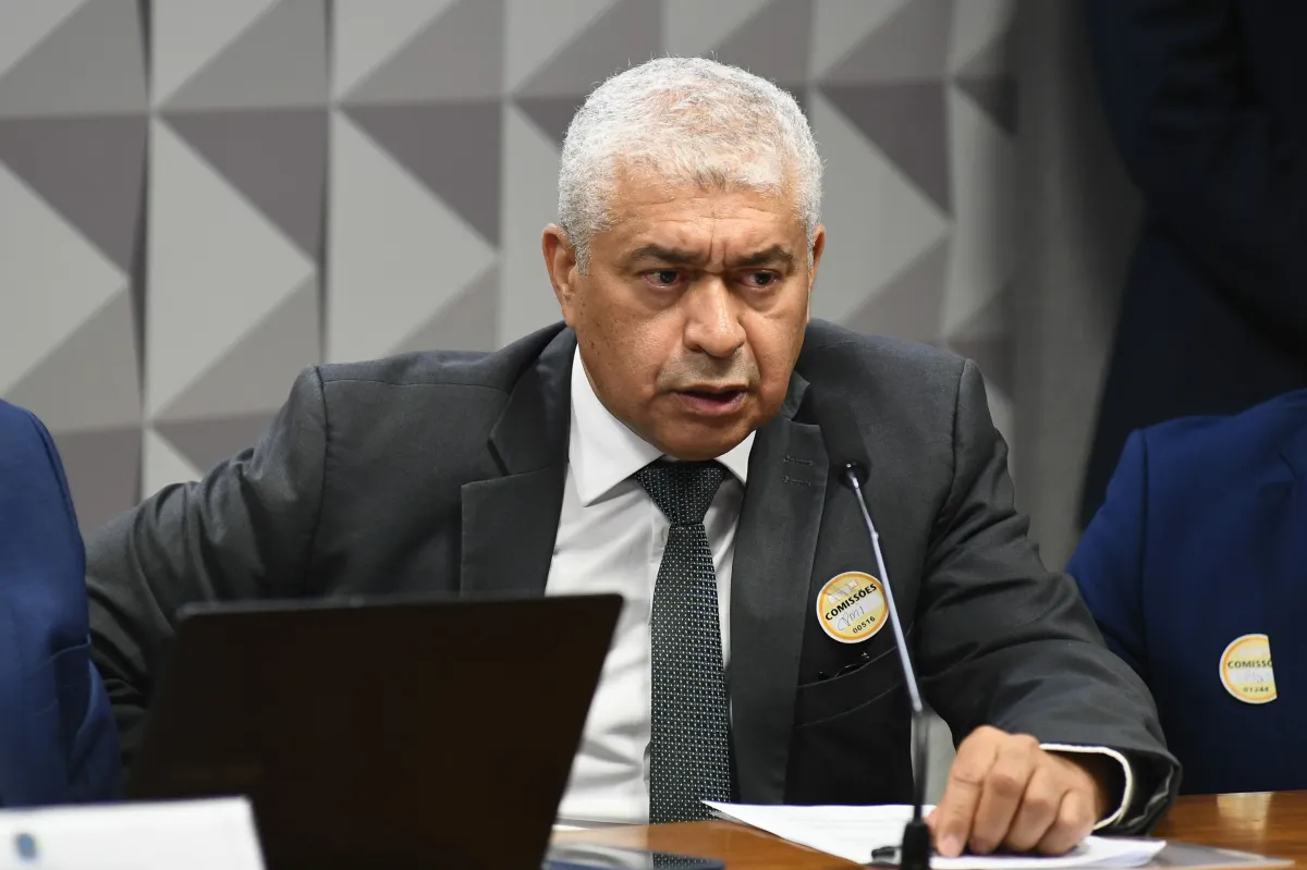 Presidente da CPMI dá voz de prisão para intermediário do 
