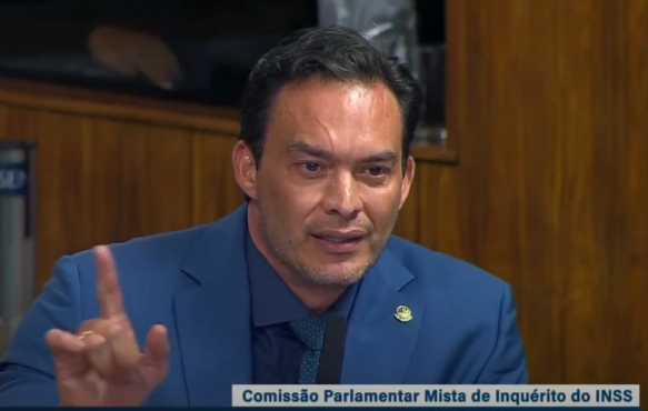 FireShot Capture 301 - (4) SENADOR PERGUNTA SE 'CARECA DO INSS' CONFIA NA PRÓPRIA ESPOSA -_ - [www.youtube.com].png