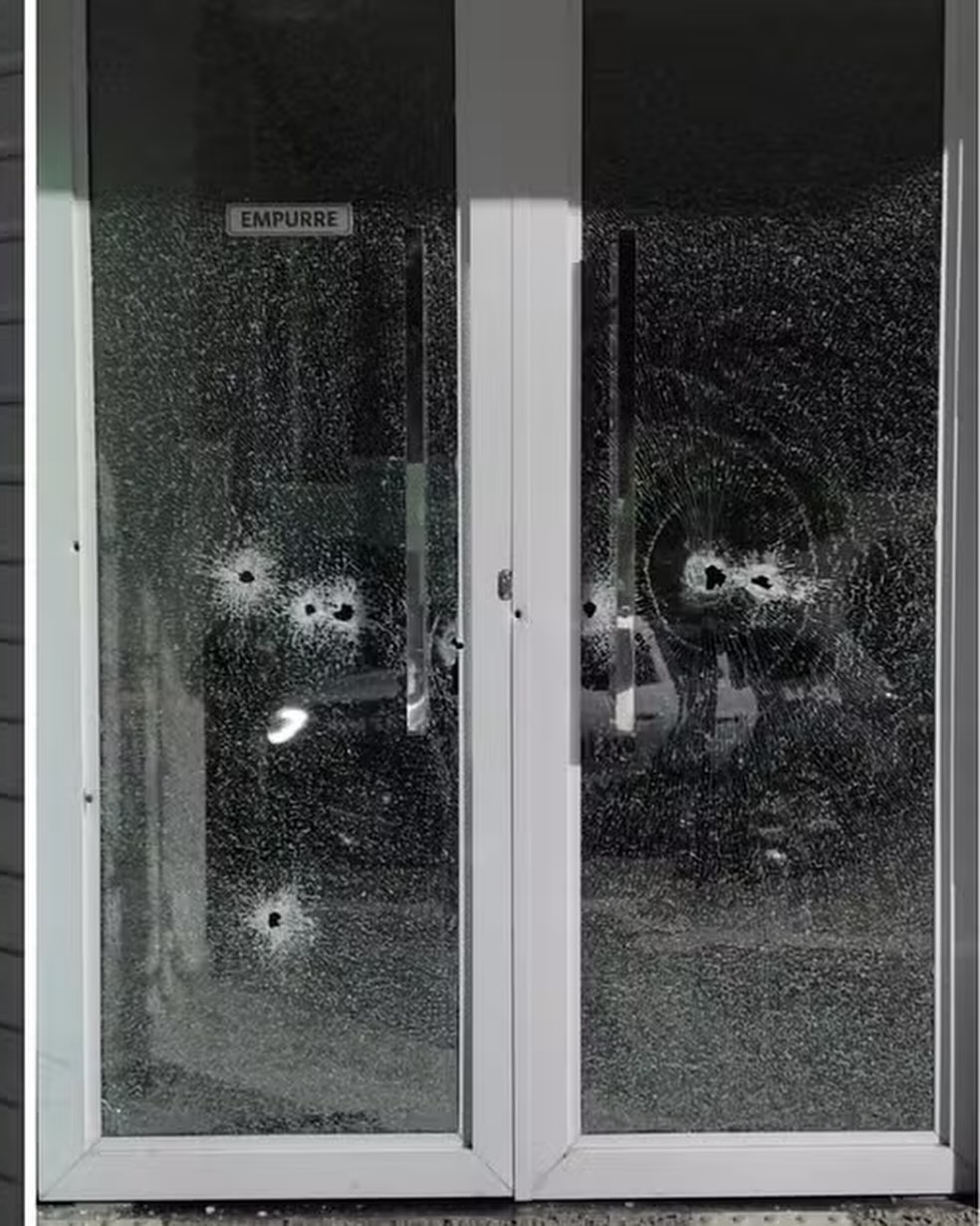 A casa e uma clínica de uma vereadora foram alvos de um atentado criminoso na madrugada desta se.jpg