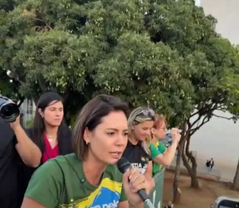 Michelle defende anistia e diz que Bolsonaro é grande líder da direita
