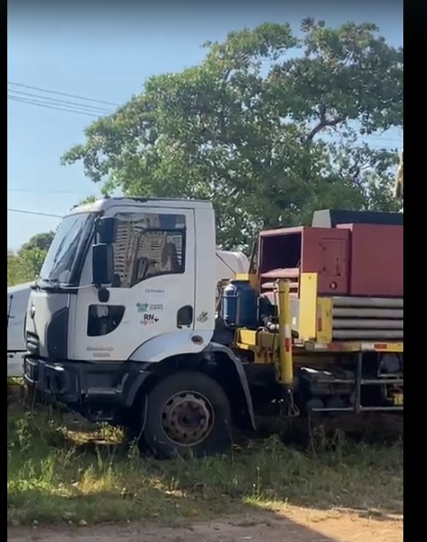 Cidades do RN sofrendo com seca e máquinas paradas na Semarh por falta de material para cavar poços