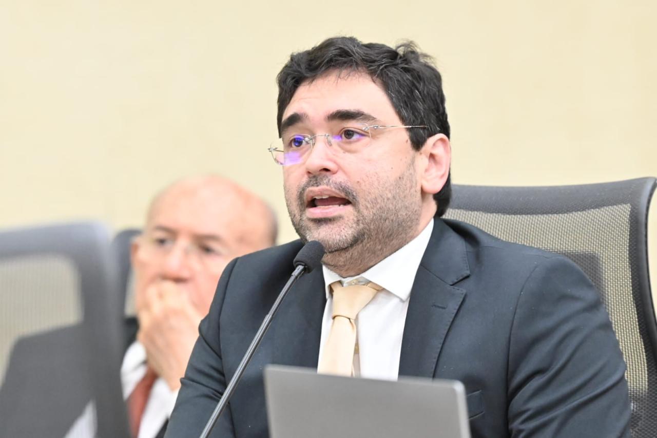 Deputado Adjuto Dias comemora o pagamento de emenda que vai garantir o início do projeto saúde mental nas escolas