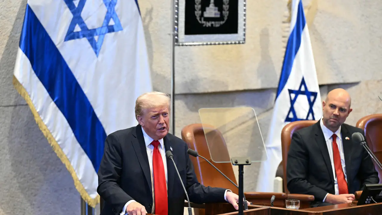 ‘Não é só o fim de uma guerra, mas da era do terror’, declara Trump ao parlamento de Israel