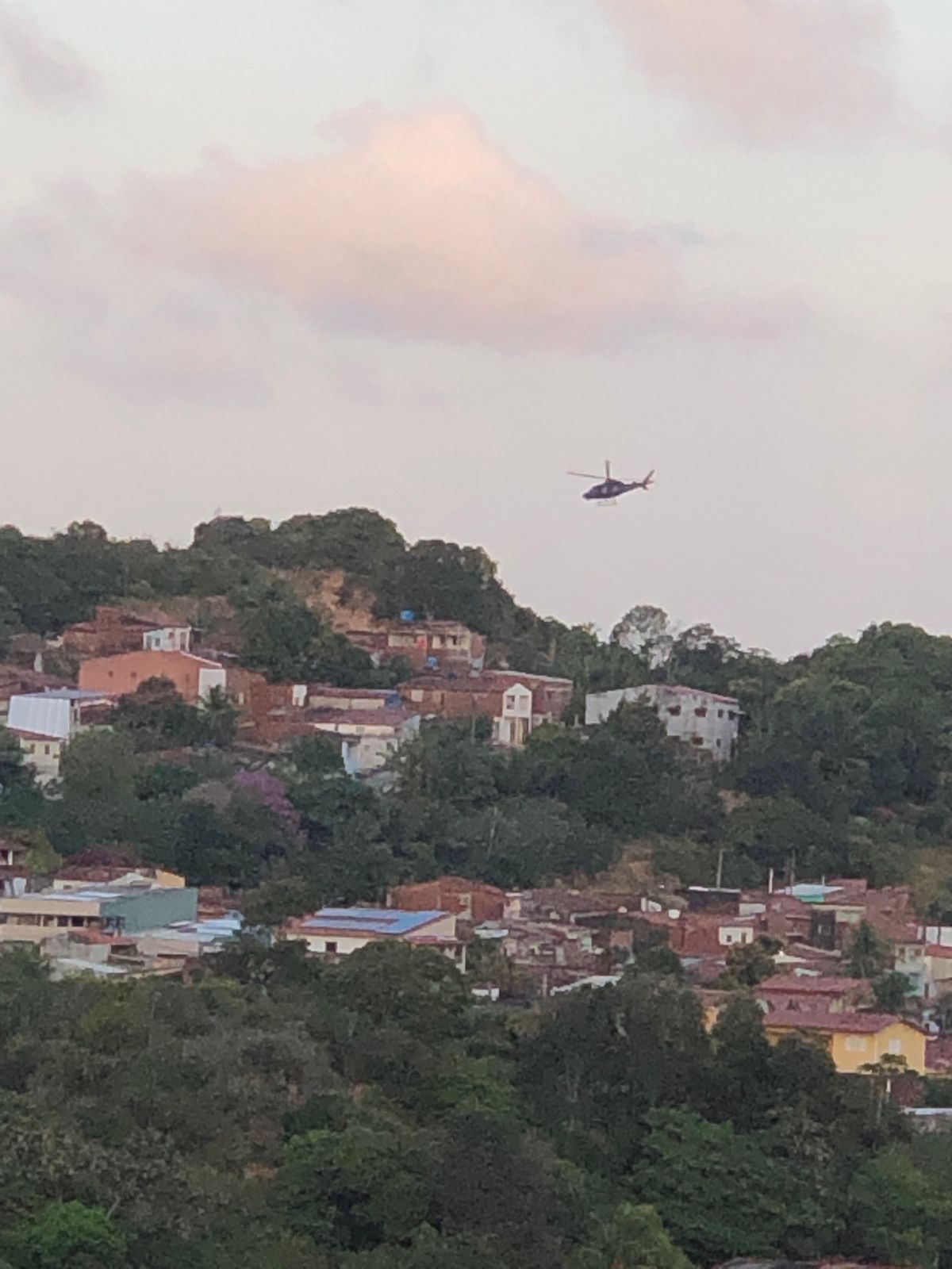Helicópteros e movimentação policial na zona Oeste
