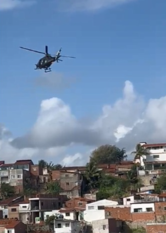 Operação policial chega a Mãe Luiza e foguetões são soltos para atrapalhar